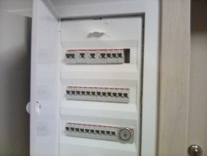 Правильный электрощит в трехкомнатной квартире Щит электрический в квартире