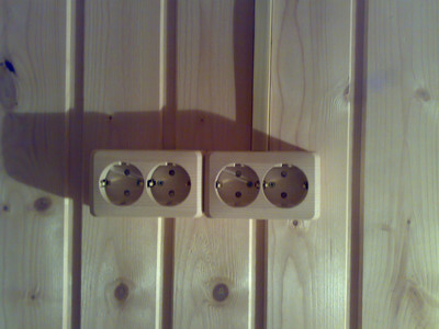 Открытая проводка в деревянном доме Электромонтажные работы в деревянном доме