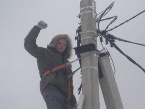 Специалисты компании за работой Электромонтажная компания